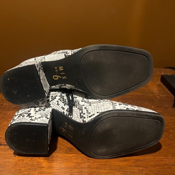 DSW Mix No. 6 Snakeskin Benisa Bootie 6.5 - Picture 2 of 5